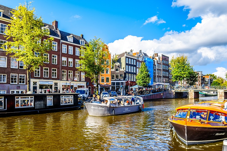 Grachtenfahrt Amsterdam © Stockfoto-ID: 264829804 Copyright: hpbfotos
