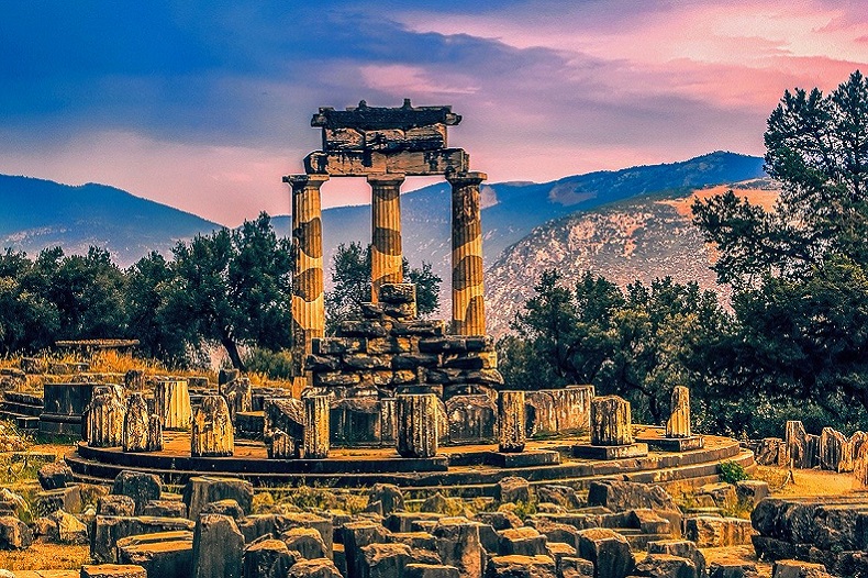 Ganztagestour und Ausflug nach Delphi - Bild von Walkerssk auf Pixabay