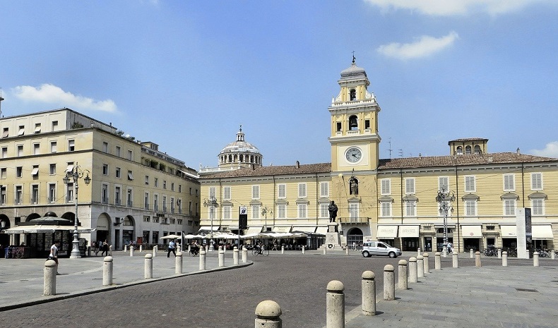 Parma -  Bild von DEZALB auf Pixabay 