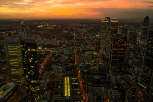 Die Skyline von Frankfurt - ein atemberaubender Anblick. © pedesing-de  pixabay (CCO Public Domain)
