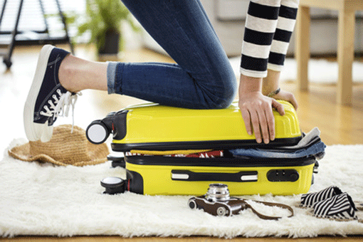 Koffer packen vor einer geplanten Städtereise  sebra - Fotolia.com