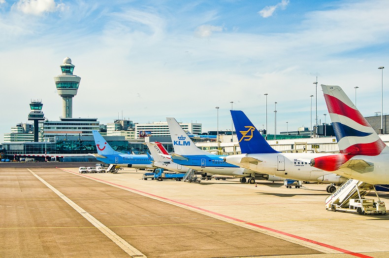 Flughafen - Stockfoto-ID: 307877845 Copyright: marketanovakova - Big Stock Photo