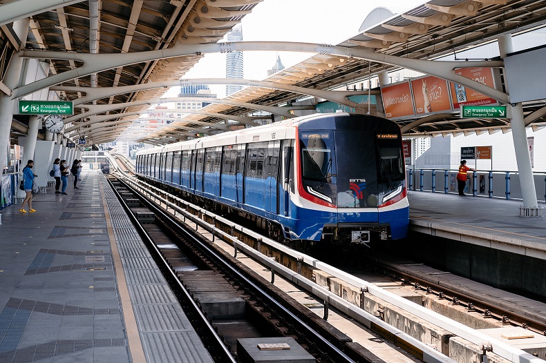 BTS Skytrain Bangkok - Stockfoto-ID: 399211727 Copyright: surachetsh