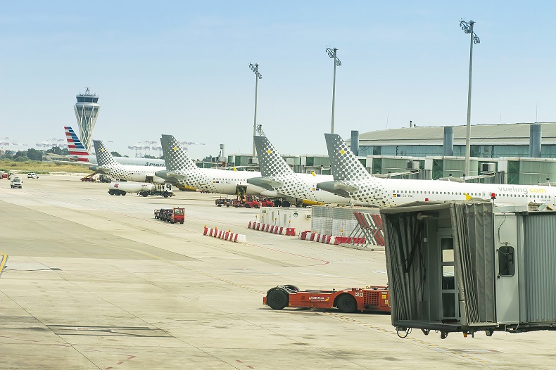 Flughafen Barcelona - Stockfoto-ID: 257164054 Copyright: Dzmitrock - Big Stock Photo