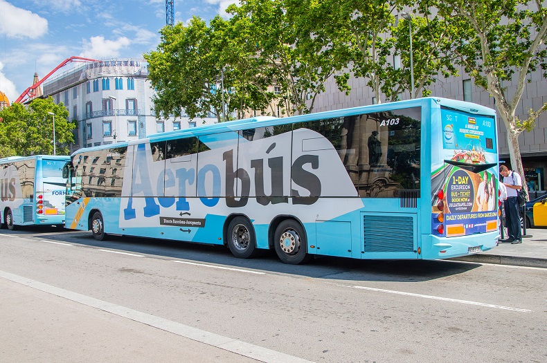 Flughafenbus - Mit dem Aerobus zum Flughafen in Barcelona - Stockfoto-ID: 250917484 Copyright: Robson90 - Big Stock Photo