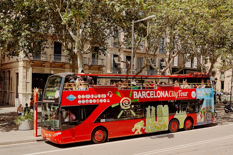 Barcelona Stadtrundfahrt Stockfoto-ID: 325946149 Copyright: EvgLv  - Bigstockphoto