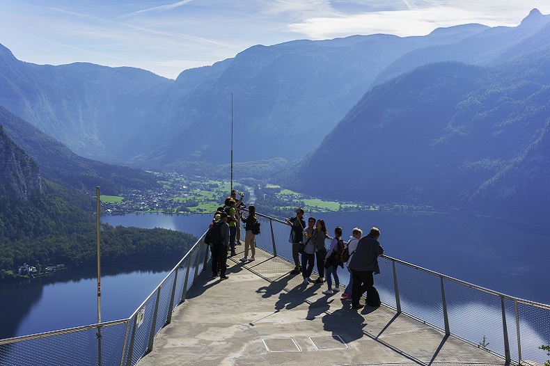 Hallstatt Skywalk - Stockfoto-ID: 264276928 - Copyright: PK4289 - Bigstockphoto