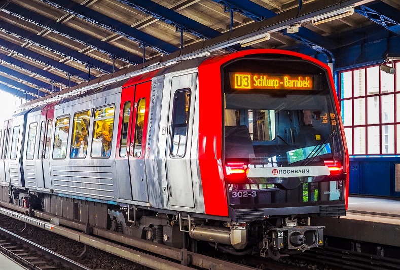 PNV Öffentliche Verkehrsmittel Hamburg -  Stockfoto-ID: 195150541 Copyright: c_73