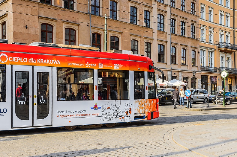 �ffentliche Verkehrsmittel - Stockfoto-ID: 210107878 Copyright: AntIvan