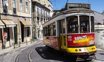 Lissabon - Historisches Viertel Alfama - Bild von © Oleg Shakurov auf Pixabay