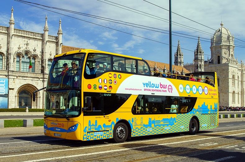 Hop-On Hop-Off Stadtrundfahrt durch Lissabon - Stockfoto-ID: 248609341 Copyright: kalnenko  - Bigstockphoto