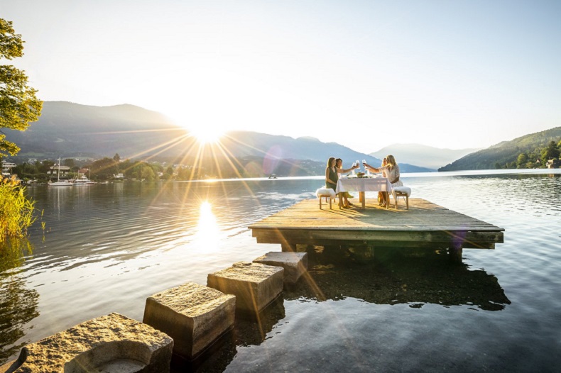 Genussvolle Auszeit im Herbst am Ufer des Millst&auml;tter Sees &copy; Fotograf: MTG/Gert Perauer