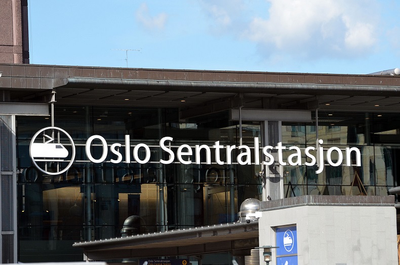 Oslos Sentralstasjon - Stockfoto-ID: 249831907 Copyright: Sergey-USSR - Big Stock Photo