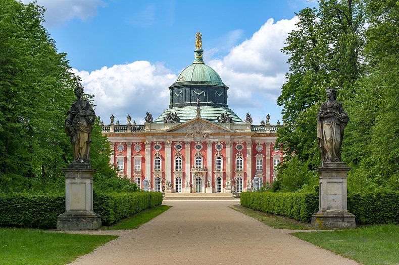 Stockfoto-ID: 377852707 Copyright: mistervlad