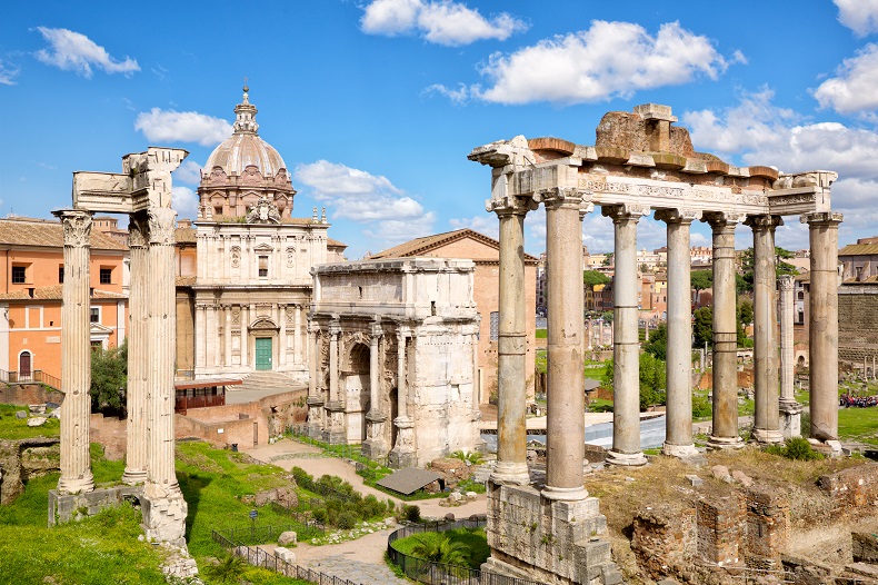 Ruinen des Forum Romanum © dibrova - Envato Elements Pty