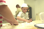 Auch Brot backen geh&ouml;rt zum Angebot im Kindermuseum (c) Congress- und Tourismus-Zentrale N&uuml;rnberg.